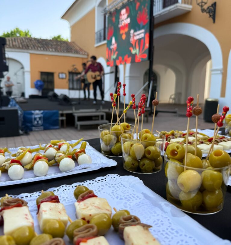 Aceitunas, gildas y buena vibra: así fue la presentación del Antorchas Festival 2025
