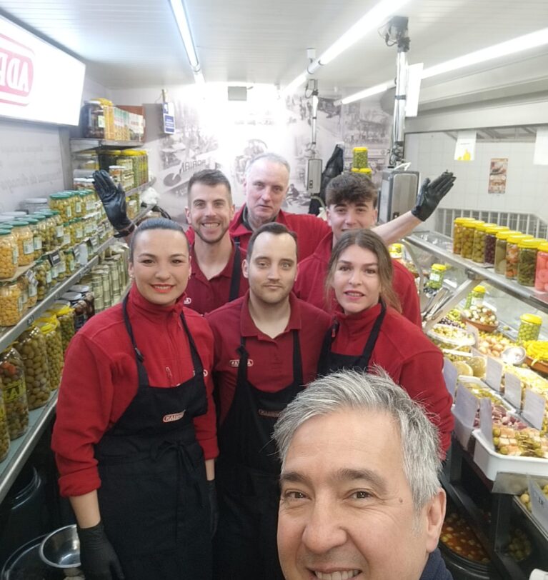 ¡Conoce al equipazo de Aceitunas Adrián en el Mercado de Villacerrada!